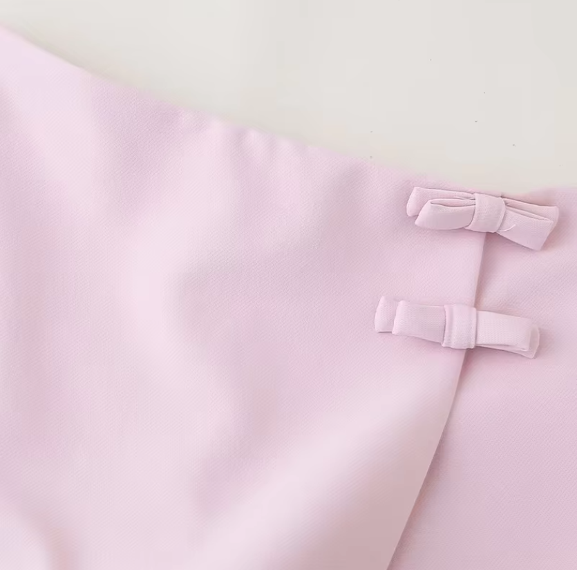 Damenrock mit Reißverschluss an der Seite und Schleife