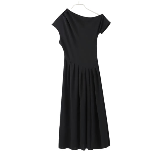 Lässiges Damenkleid mit schrägem Kragen