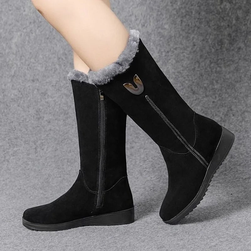 Hohe Pelzstiefel für Frauen